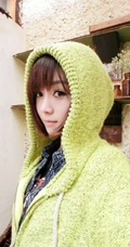 大眼萌可爱少女海边度假村自拍照片