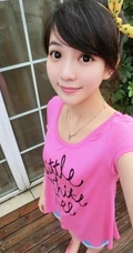 大眼萌可爱少女海边度假村自拍照片