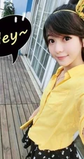 大眼萌可爱少女海边度假村自拍照片