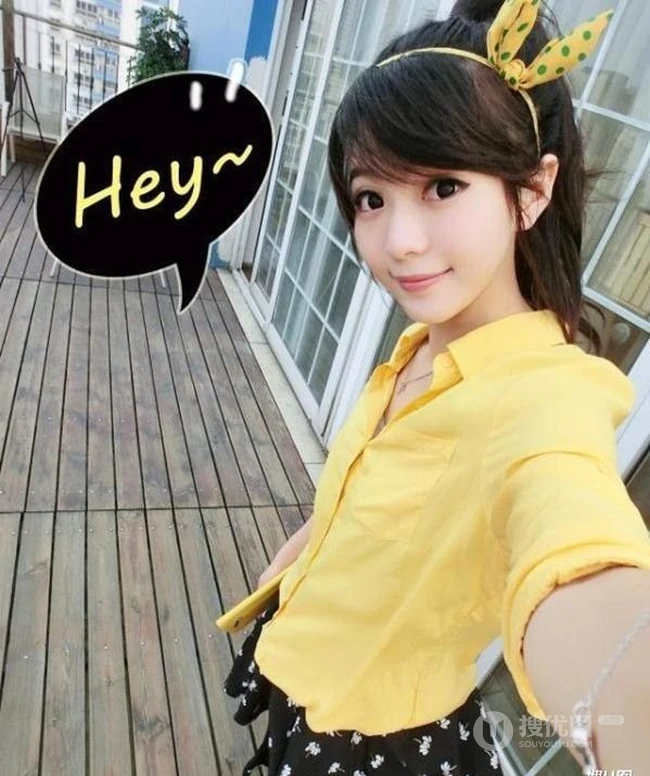 大眼萌可爱少女海边度假村自拍照片