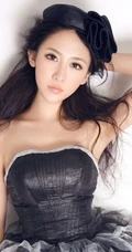田子琳演绎黑与白的纯美经典写真