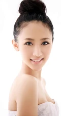 田子琳演绎黑与白的纯美经典写真