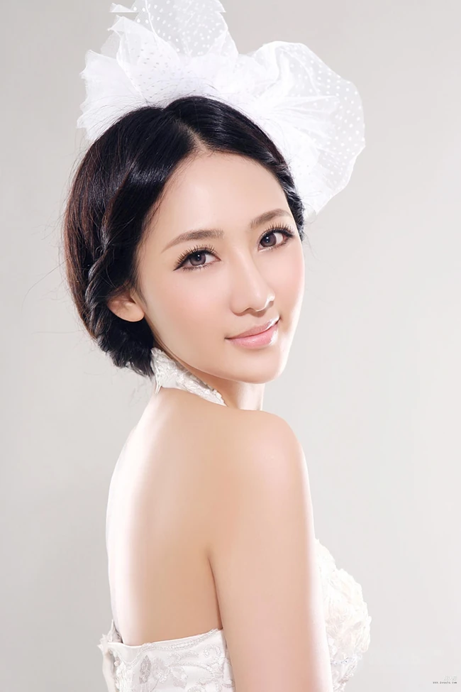 田子琳演绎黑与白的纯美经典写真