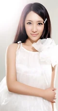 田子琳演绎黑与白的纯美经典写真