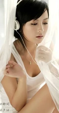 爱的独白日记-穿背心的短发女生少女清新室内照