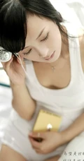 爱的独白日记-穿背心的短发女生少女清新室内照