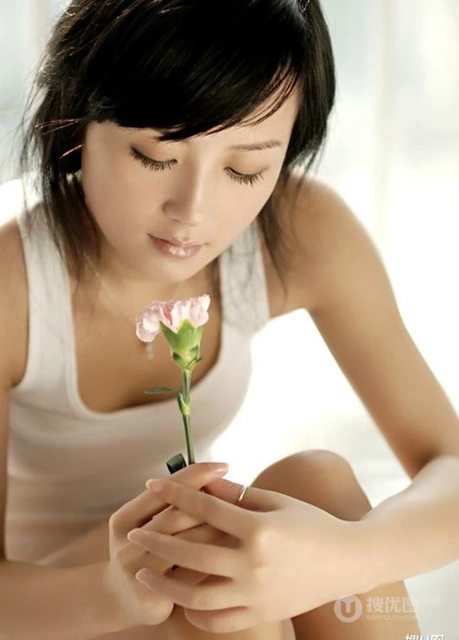 爱的独白日记-穿背心的短发女生少女清新室内照