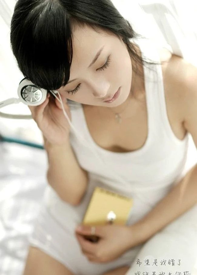爱的独白日记-穿背心的短发女生少女清新室内照