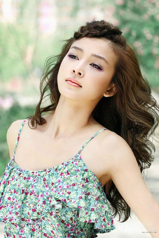 清纯女生的天使之舞图片