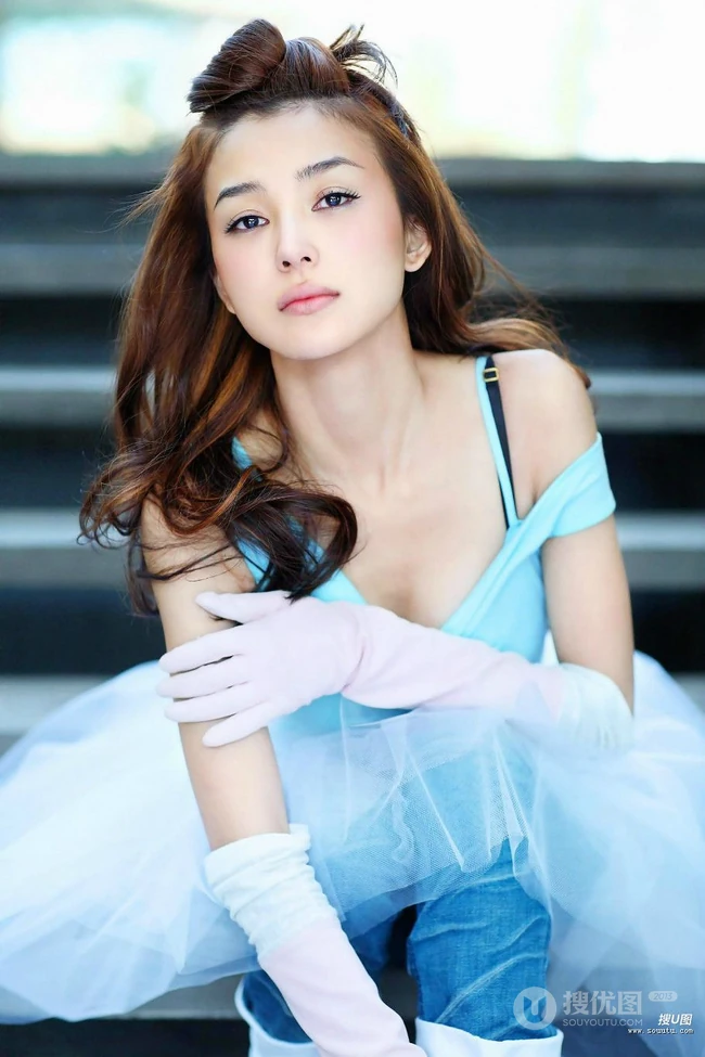 清纯女生的天使之舞图片