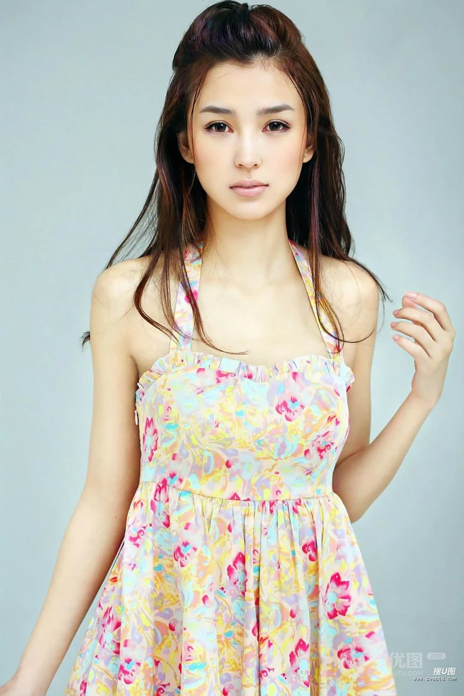清纯女生的天使之舞图片