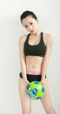 杨蓉高清气质足球写真（11p）