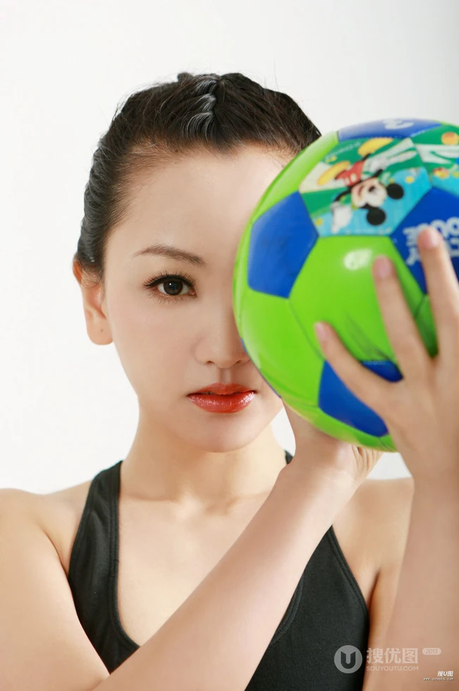 杨蓉高清气质足球写真（11p）