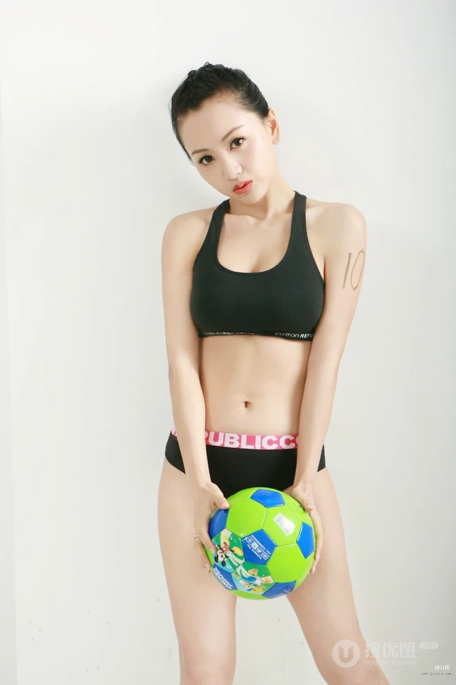 杨蓉高清气质足球写真（11p）