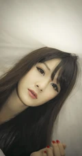 灰色调_床单下的女孩