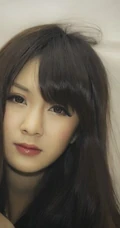 灰色调_床单下的女孩