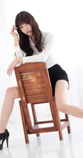 韩模洪智妍紧身短裙袜装魅力图片