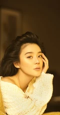 袁姗姗图片_动人白衣黄底写真（17p）