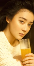 袁姗姗图片_动人白衣黄底写真（17p）