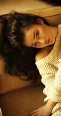 袁姗姗图片_动人白衣黄底写真（17p）