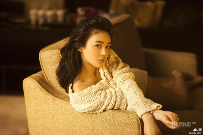 袁姗姗图片_动人白衣黄底写真（17p）