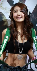 韩国女生车模方恩英图片