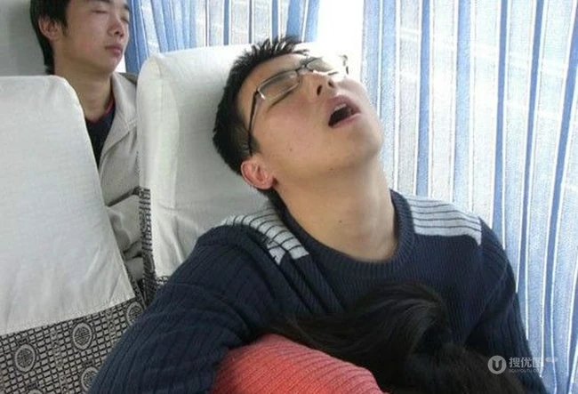 如此吸睛的表情让人浮想联翩