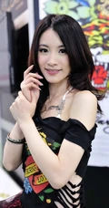 清爽风格时尚女生露肩衣