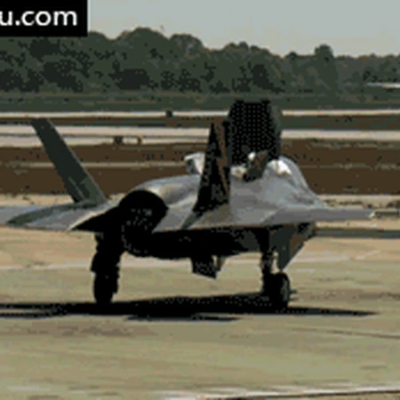 F35演示垂直起降