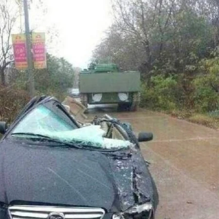 别再部队必经之路乱停车
