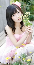 渡边麻友_清新小公主粉裙写真