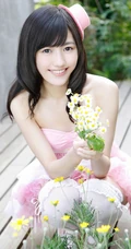 渡边麻友_清新小公主粉裙写真