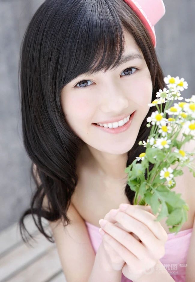 渡边麻友_清新小公主粉裙写真