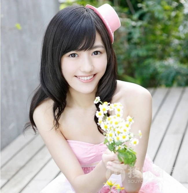 渡边麻友_清新小公主粉裙写真