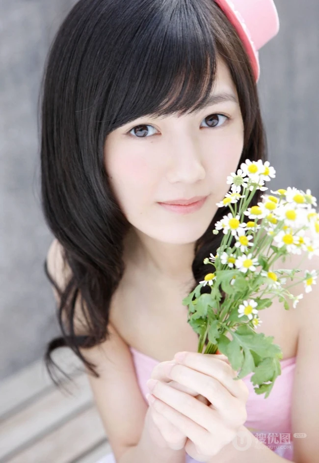 渡边麻友_清新小公主粉裙写真