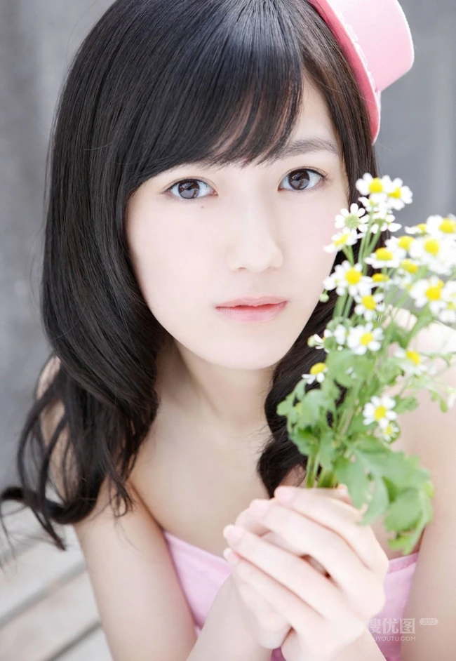 渡边麻友_清新小公主粉裙写真
