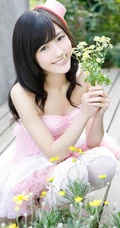 渡边麻友_清新小公主粉裙写真
