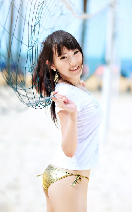 美模孟瞳迪夏日装气质图片（15p）
