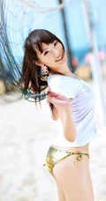 美模孟瞳迪夏日装气质图片（15p）