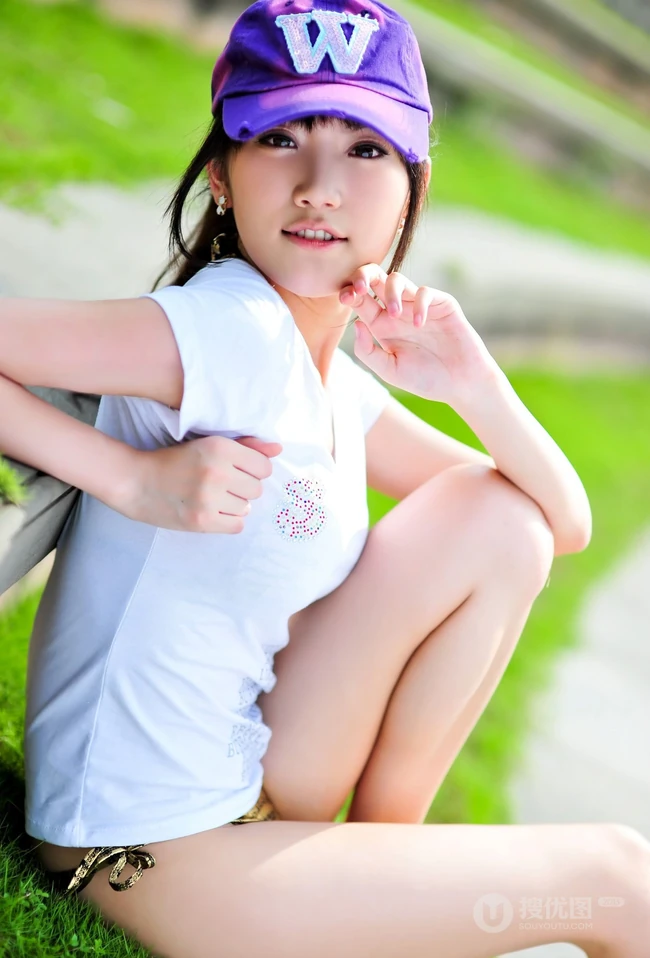 美模孟瞳迪夏日装气质图片（15p）