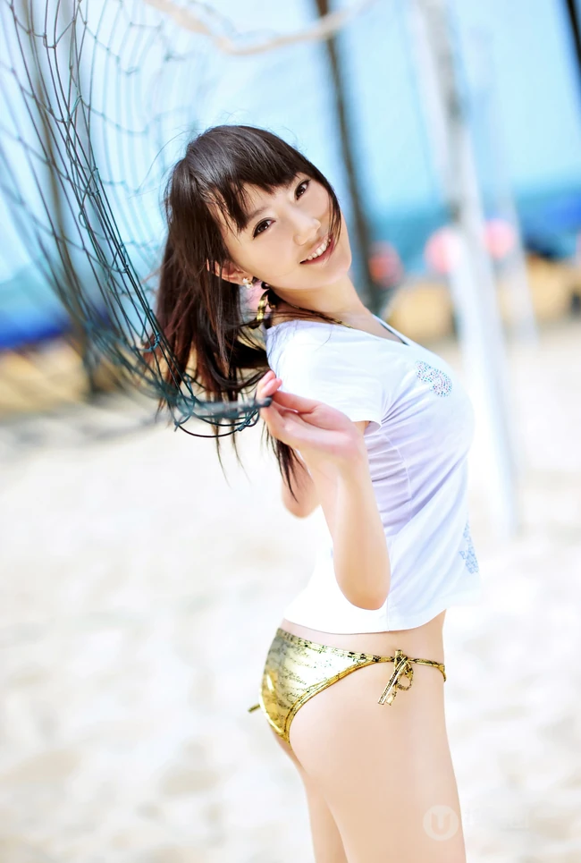 美模孟瞳迪夏日装气质图片（15p）