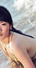 美模孟瞳迪夏日装气质图片（15p）