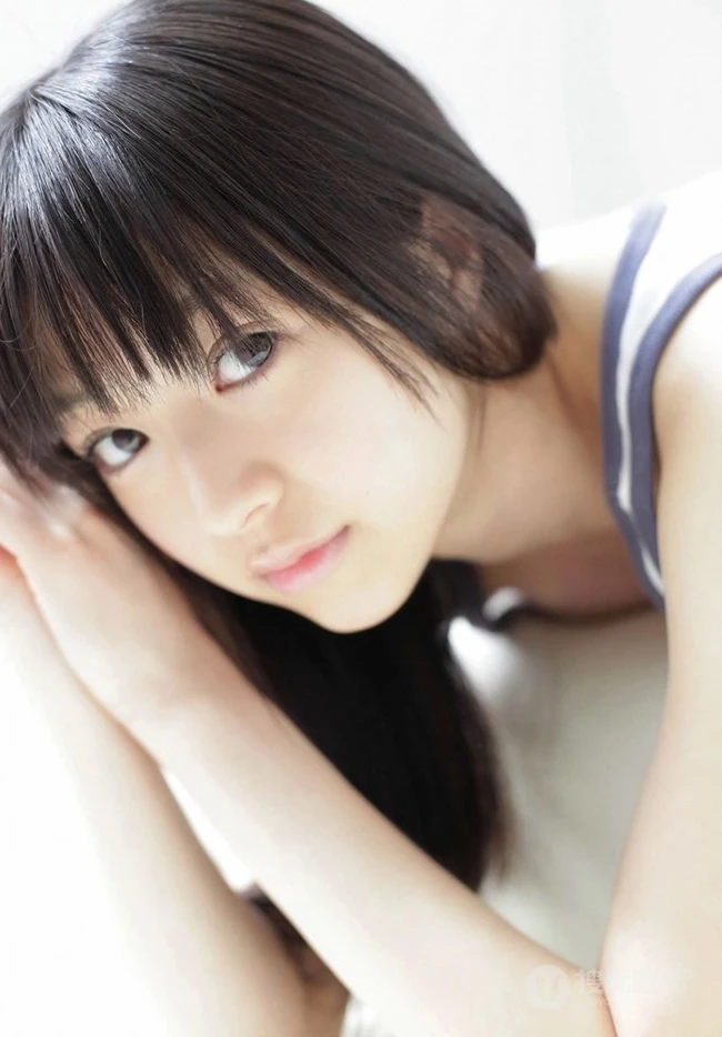 逢泽莉奈早期各类写真图片（17p）