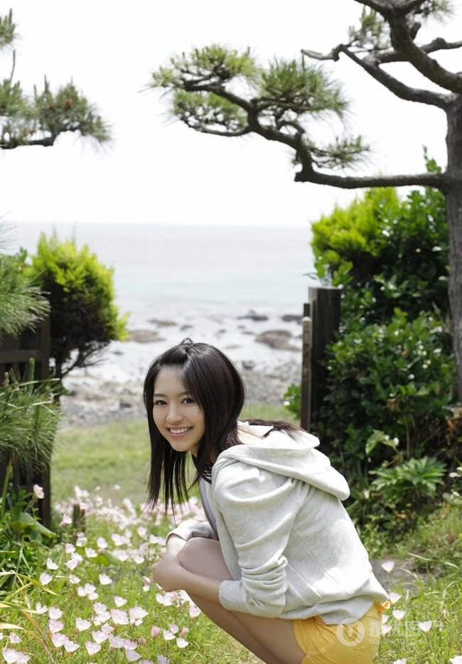 逢泽莉奈早期各类写真图片（17p）