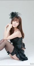 韩国女生车模崔瑟琪肚兜牛仔写真图片