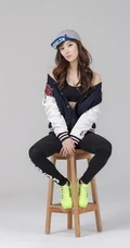 "最可爱的童颜"的韩国女生车模崔瑟琪