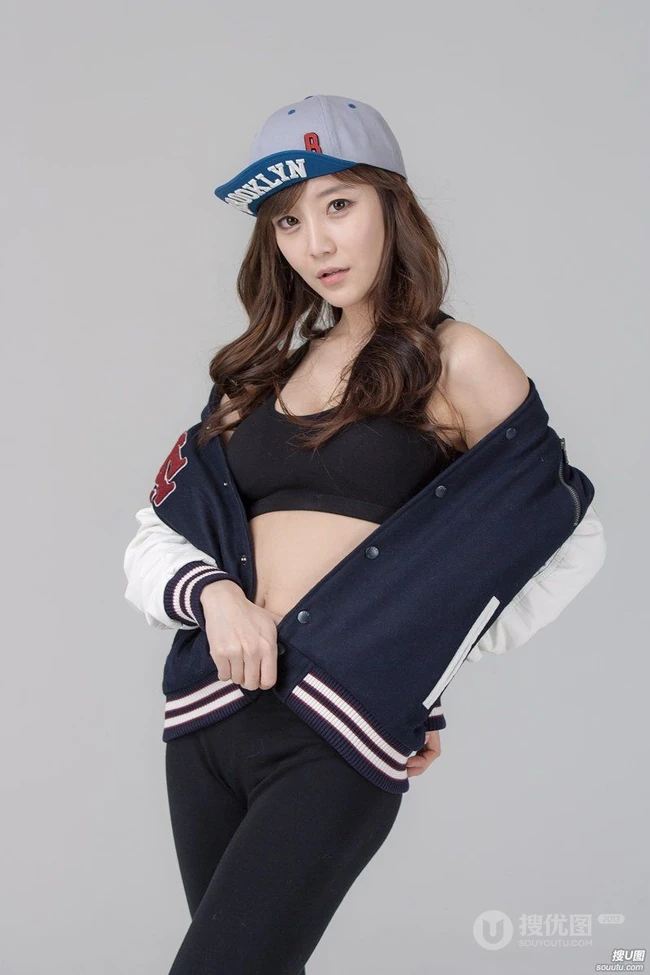 "最可爱的童颜"的韩国女生车模崔瑟琪