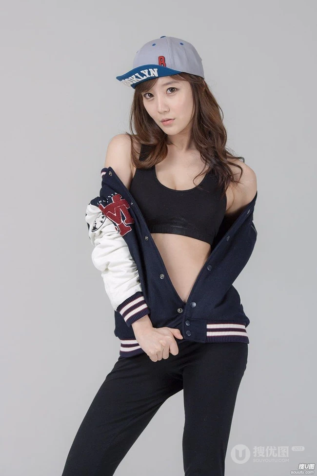 "最可爱的童颜"的韩国女生车模崔瑟琪
