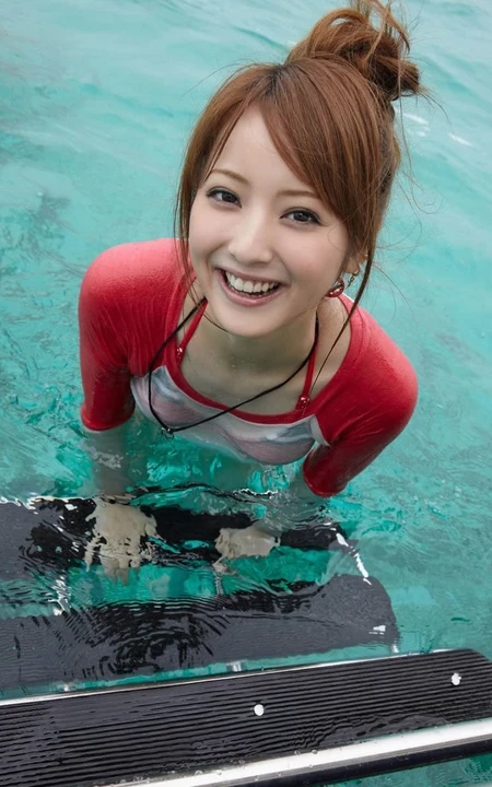 佐佐木希气质可爱泳装图片