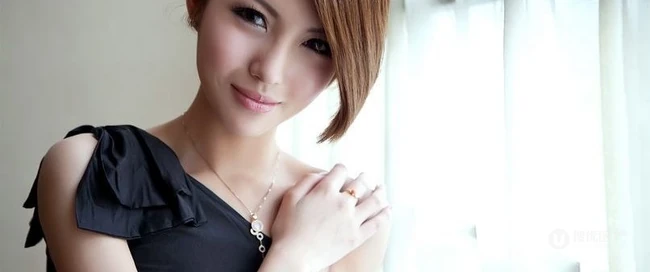 短发女生图片-喜欢连衣裙的短发女生